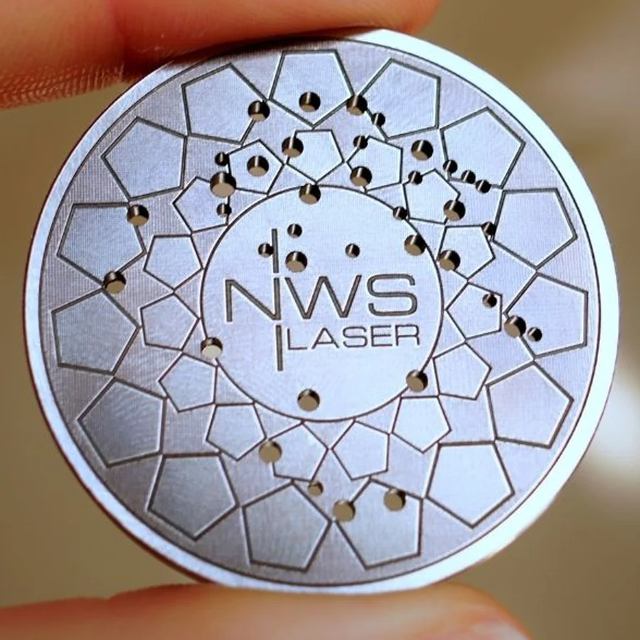 Médaille métallique NWS Laser marquée et percée