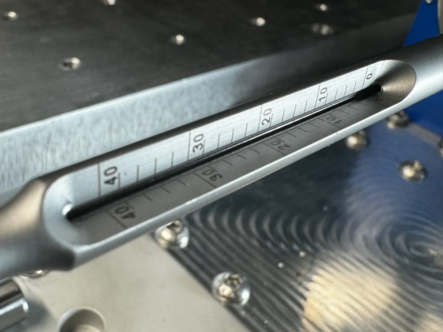Graduation laser sur pièce métallique, lecture 0 à 40